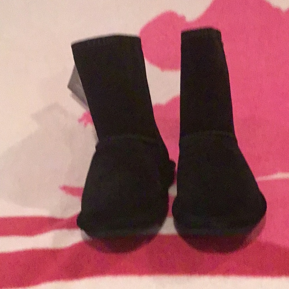 US) Women’s brand new BearPaw junior boots